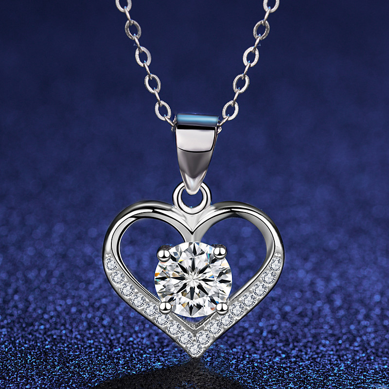 A high-quality imitation D-color moissanite four-leaf clover female pendant with eight hearts and eight arrows from a live-streaming product by a popular influencer on Kuaishou and Douyin pic 40