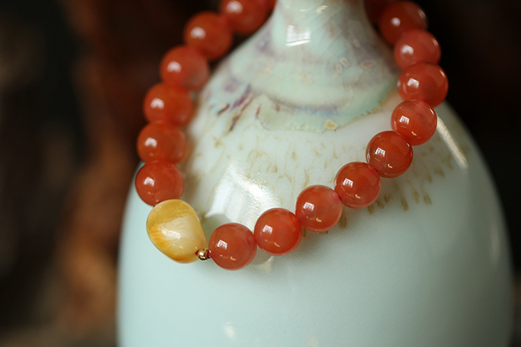 Natural Liangshan Nanhong bracelet 9mm cherry red bracelet paired with beeswax conical beads, a fresh and fashionable style pic 4