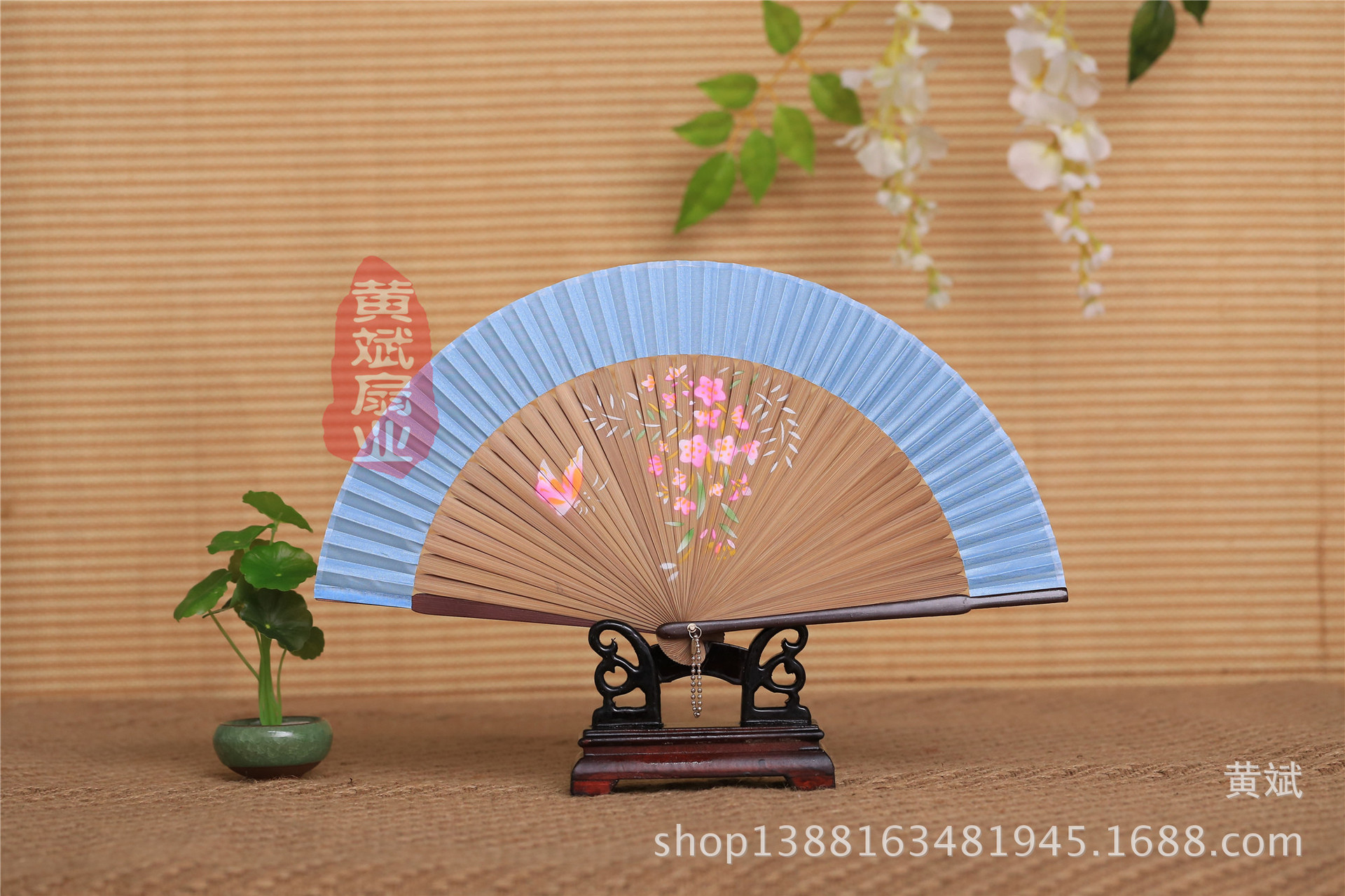 头青喷绘扇  多款花鸟 美女图 高档女扇 珠光柄喷绘丝绸扇子 折扇详情6