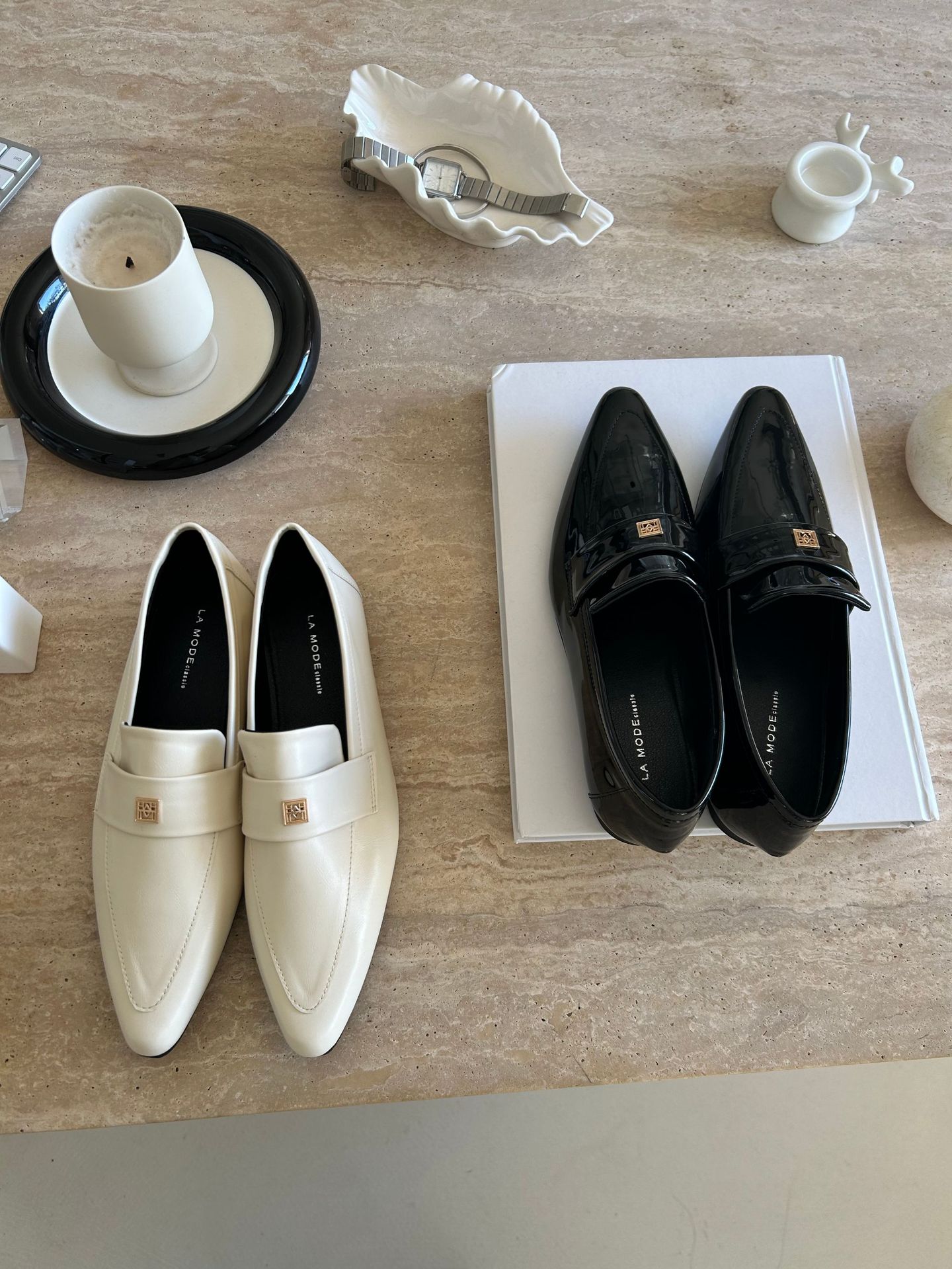 2024春新款韩版亮皮尖头粗低跟百搭金属扣软皮学院风女士小皮鞋单详情2