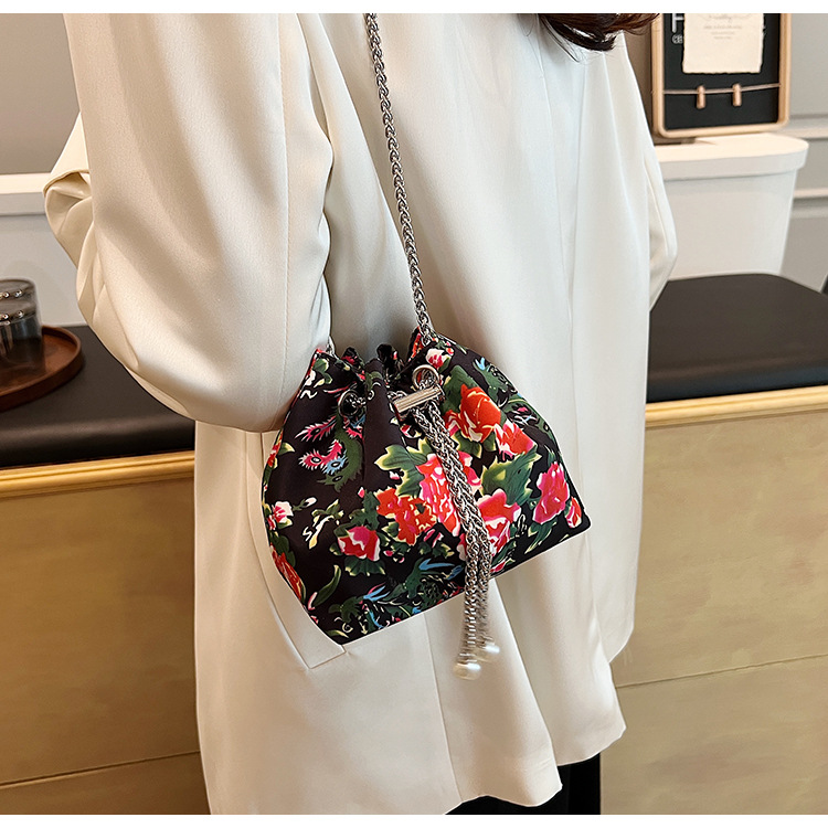 花棉袄潮酷水桶包新款2024春季个性民族风单肩包国潮复古斜挎女包详情58