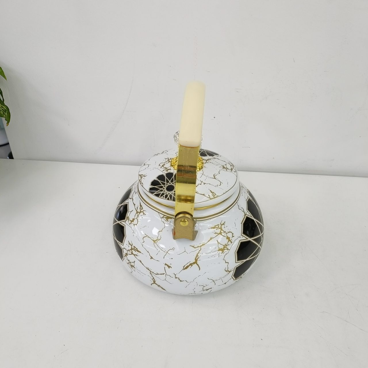 The latest Middle East Saudi flower-shaped enamel water kettle 2.1L, 2.6L enamel teapot, coffee pot, induction cooker with open flame pic 4