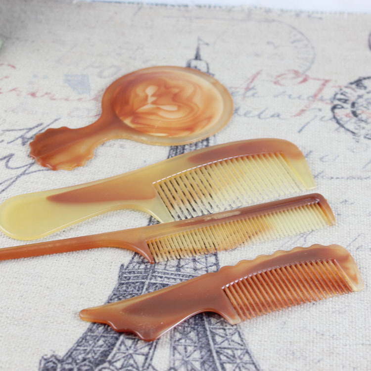Wholesale manufacturer of four-piece comb, ox tendon comb, mirror comb, two yuan wholesale pic 2