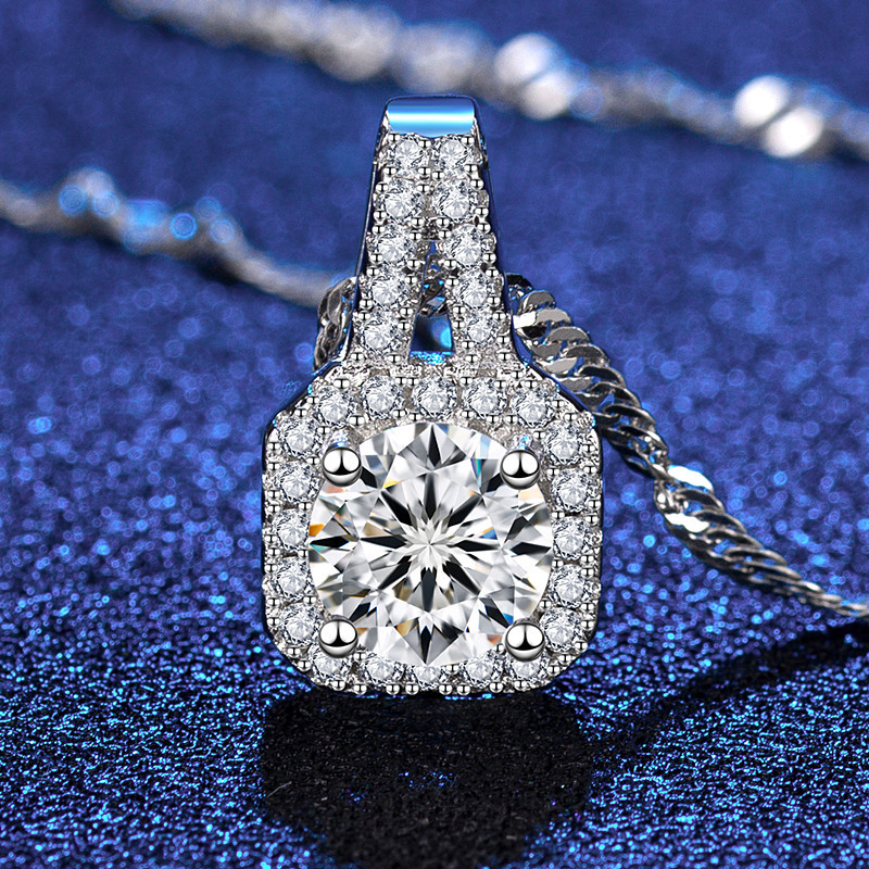 A high-quality imitation D-color moissanite four-leaf clover female pendant with eight hearts and eight arrows from a live-streaming product by a popular influencer on Kuaishou and Douyin pic 31