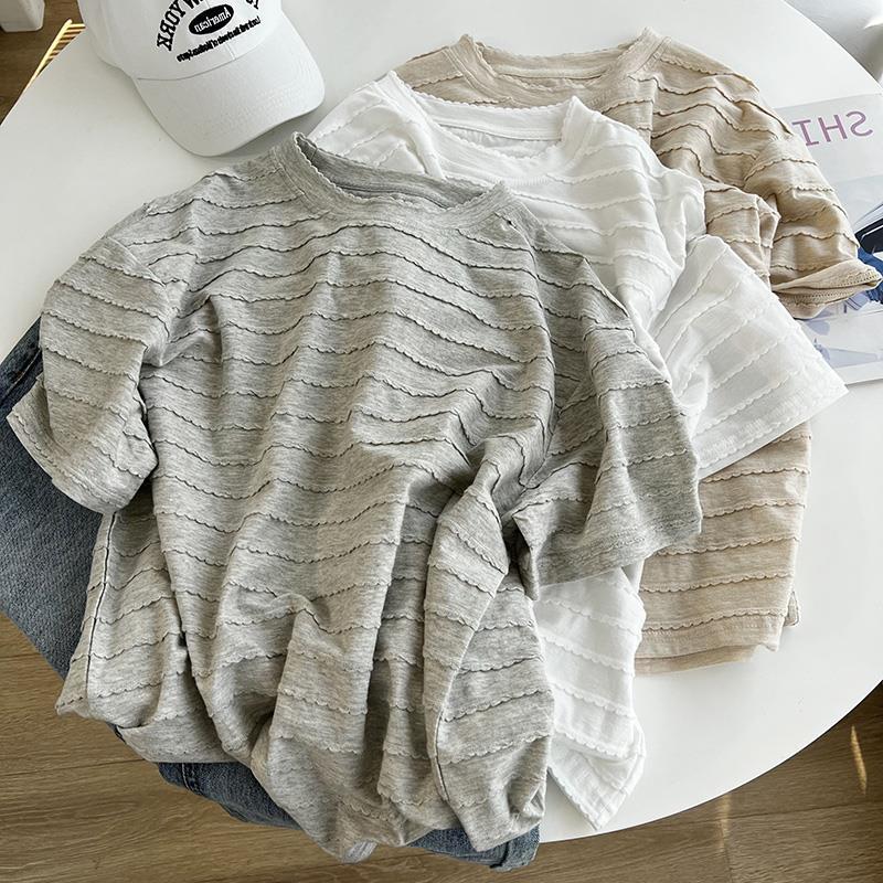 A chic and unique lace design round-neck short-sleeved T-shirt for women in the summer of 2025, featuring a simple, loose and versatile casual top trend pic 4