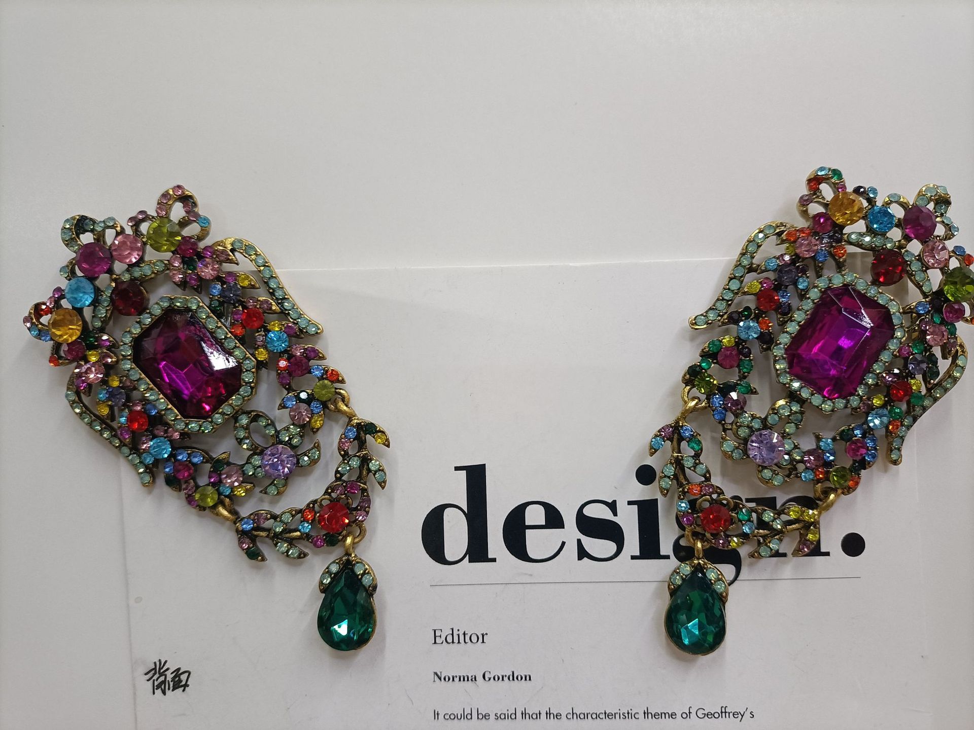 Elegant and refined brooch for ladies, simple Korean crystal corsage cardigan, sweater, pin buckle, overcoat accessory pic 4