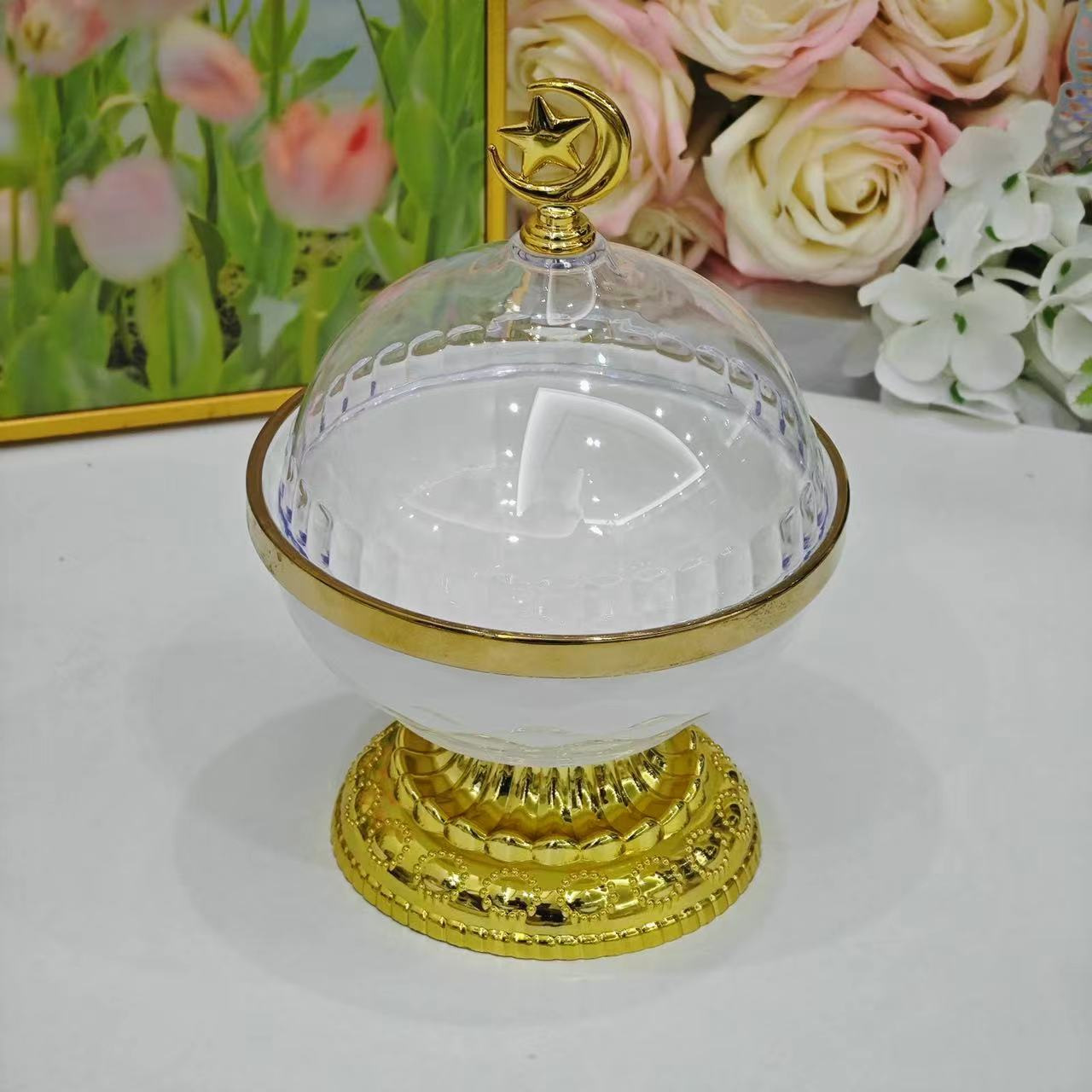 Light luxury home furnishings: multi-compartment fruit plates, dessert prints, covered bowls, European-style golden ceramic tea cups and plates, and pottery pic 8