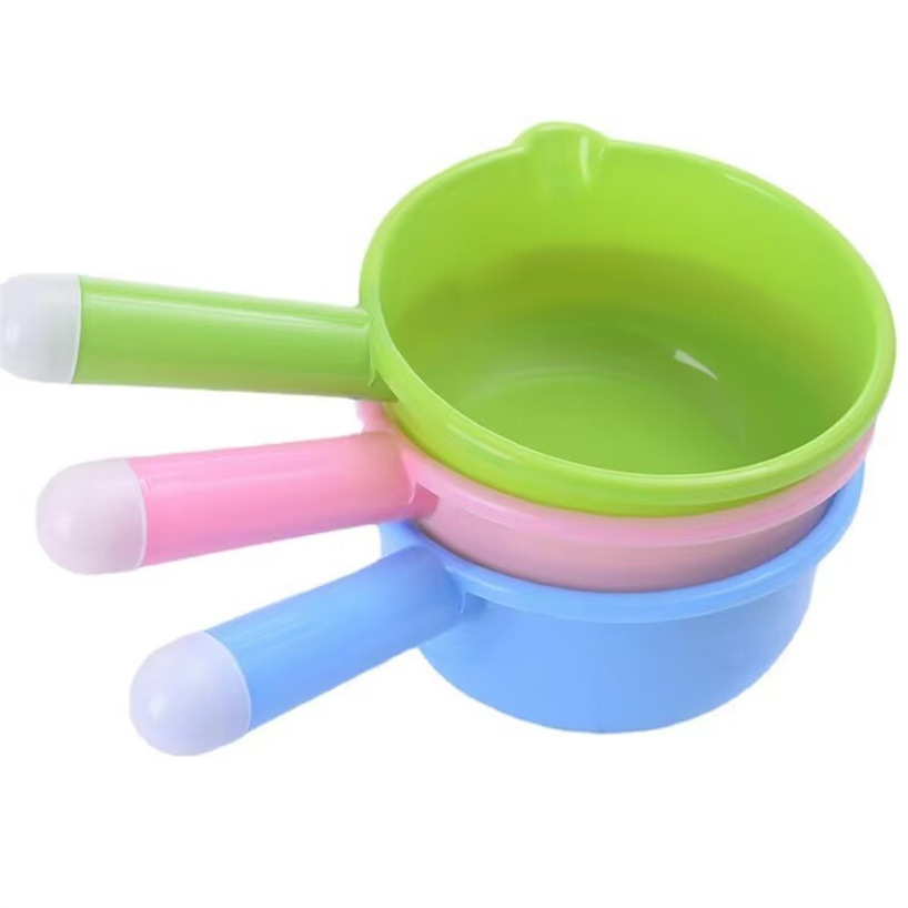 Large red water ladle thickened ladle with handle drifting water ladle long handle 水舀子 with mouth ladle water bowl two yuan wholesale pic 6