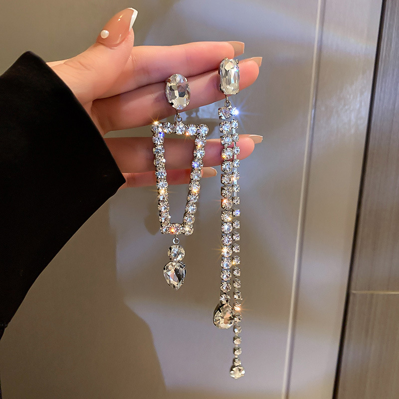 Silver needle diamond-encrusted heart-shaped flower earrings, European and American fashion style, square stud earrings, niche commuting new earrings wholesale pic 9