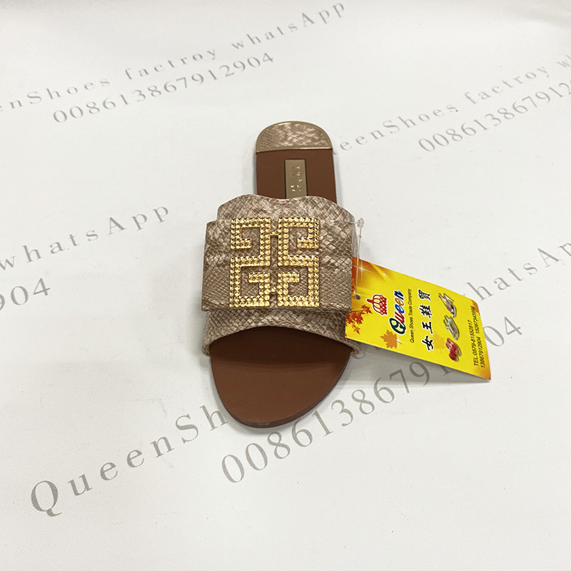 2025夏季时尚外贸出口女士凉拖鞋仿蛇纹面料金属方扣平底拖现货详情5