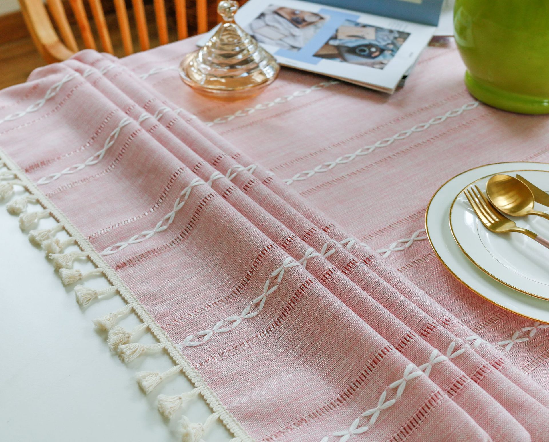 Cross-border retro country tablecloth, green hollowed-out decoration, cotton and linen tablecloth, embroidered decoration, party restaurant picnic mat pic 13