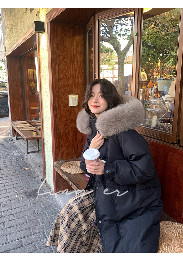 Wholesale of high-end mid-length down jackets for women that reach the knees in 2022, featuring a fashionable design sense and a niche thickened coat pic 36