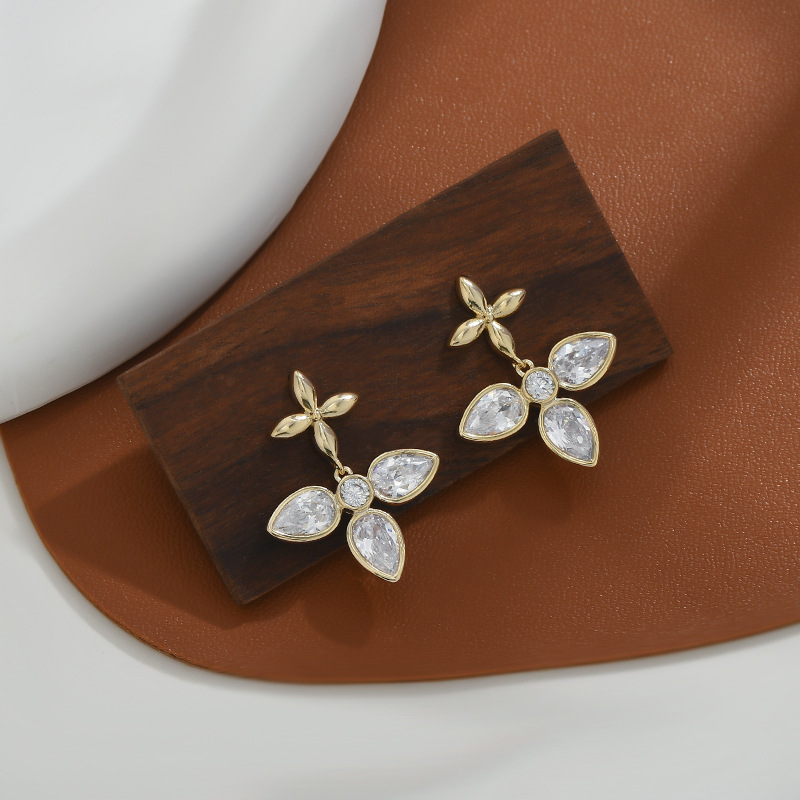 2024年新款锆石气质耳钉女S925银针高级感十字架耳饰个性夸张耳环详情9