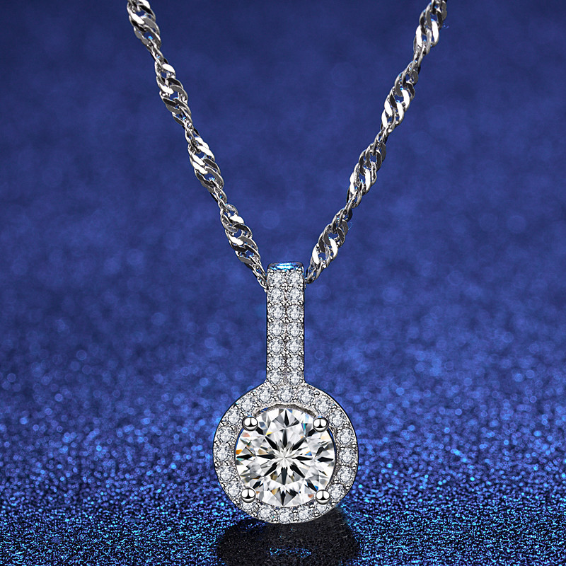 A high-quality imitation D-color moissanite four-leaf clover female pendant with eight hearts and eight arrows from a live-streaming product by a popular influencer on Kuaishou and Douyin pic 37