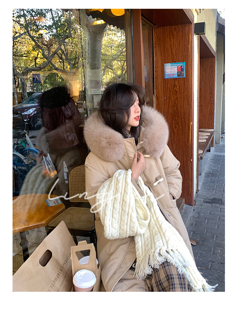 Wholesale of high-end mid-length down jackets for women that reach the knees in 2022, featuring a fashionable design sense and a niche thickened coat pic 41
