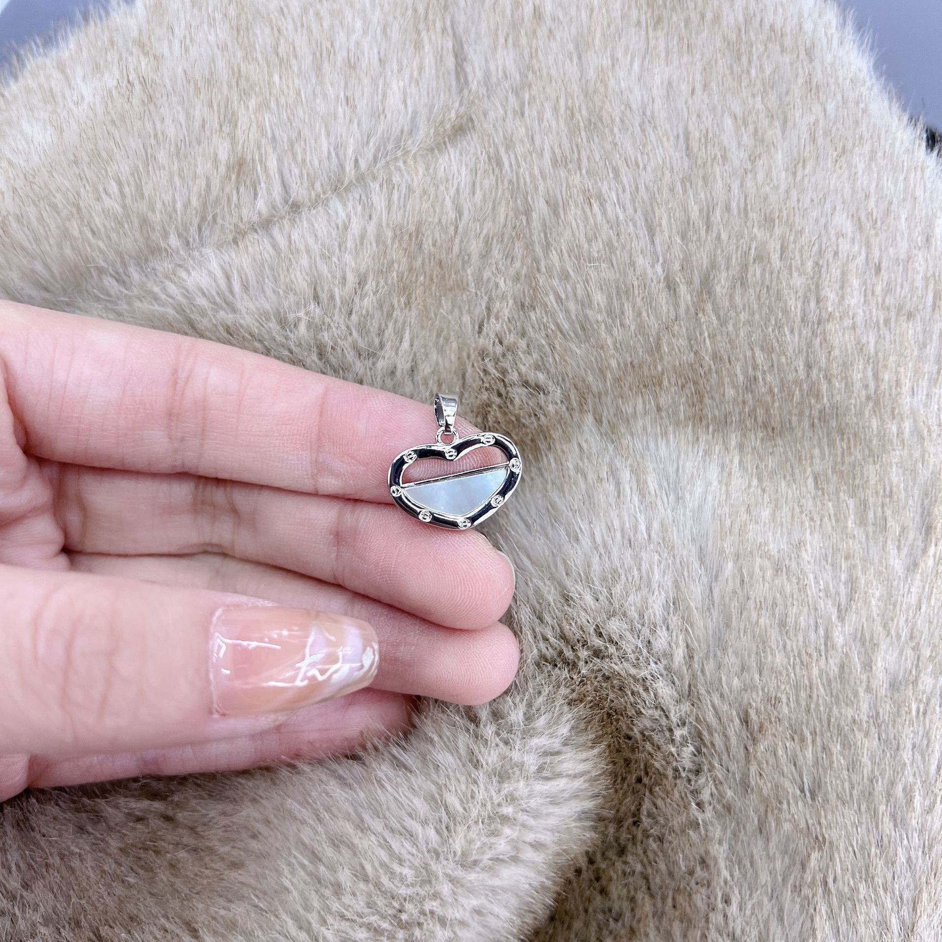 Heart-shaped four-leaf clover pendant with melon seed buckle, freshwater pearl necklace, bracelet, sweater chain pendant, diy jewelry accessories pic 9