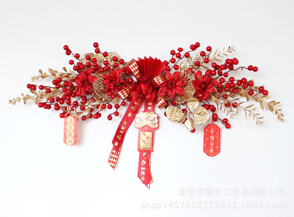 For the joy of moving to a new home, decorate with red and prosperous fruit pendants. For the New Year, decorate the home, hotel and restaurant scenes pic 4