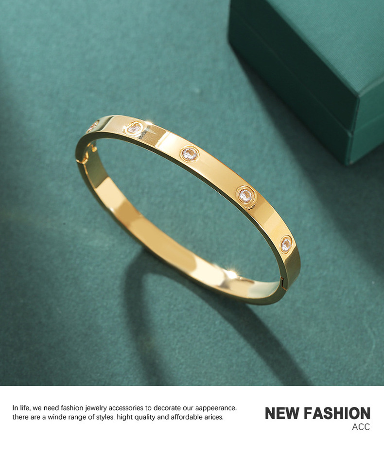The new Korean version of the 18k rose gold full diamond clasp bracelet, which does not fade, is a trendy and high-end jewelry item pic 16