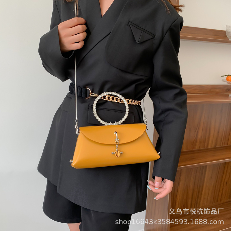 跨境包包新款水钻银色包包皮革链条女士斜跨包合金十字锁扣手机包详情8