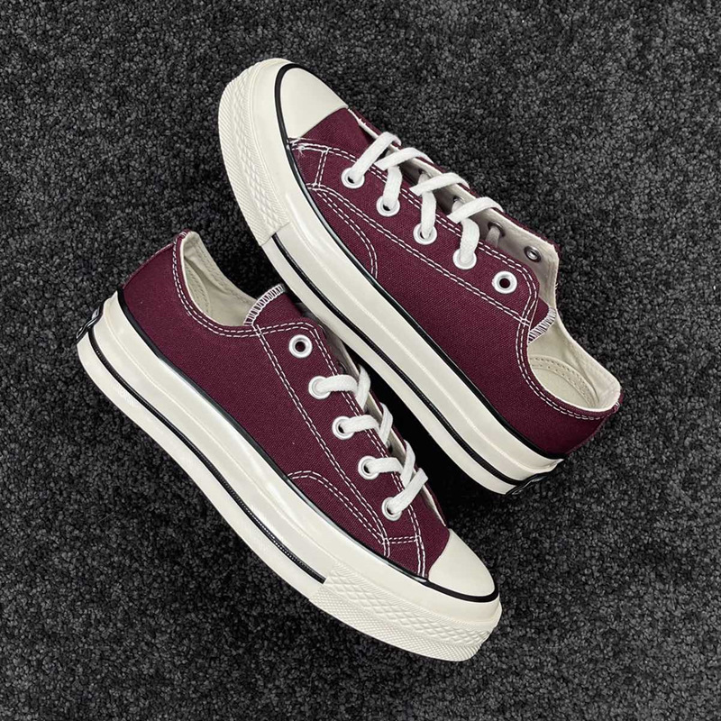 酒红色低帮