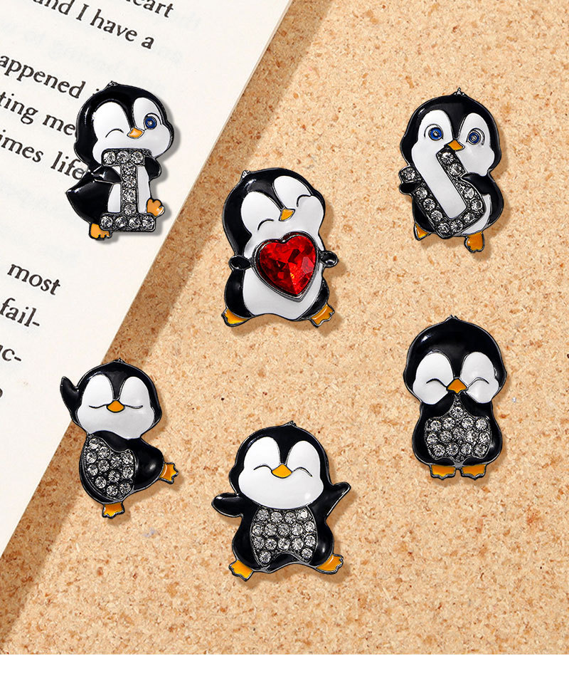 The best-selling diamond-encrusted penguin brooch in foreign trade is super cute and adorable. The cartoon badge pin is a trendy and personalized bag accessory on Instagram pic 1