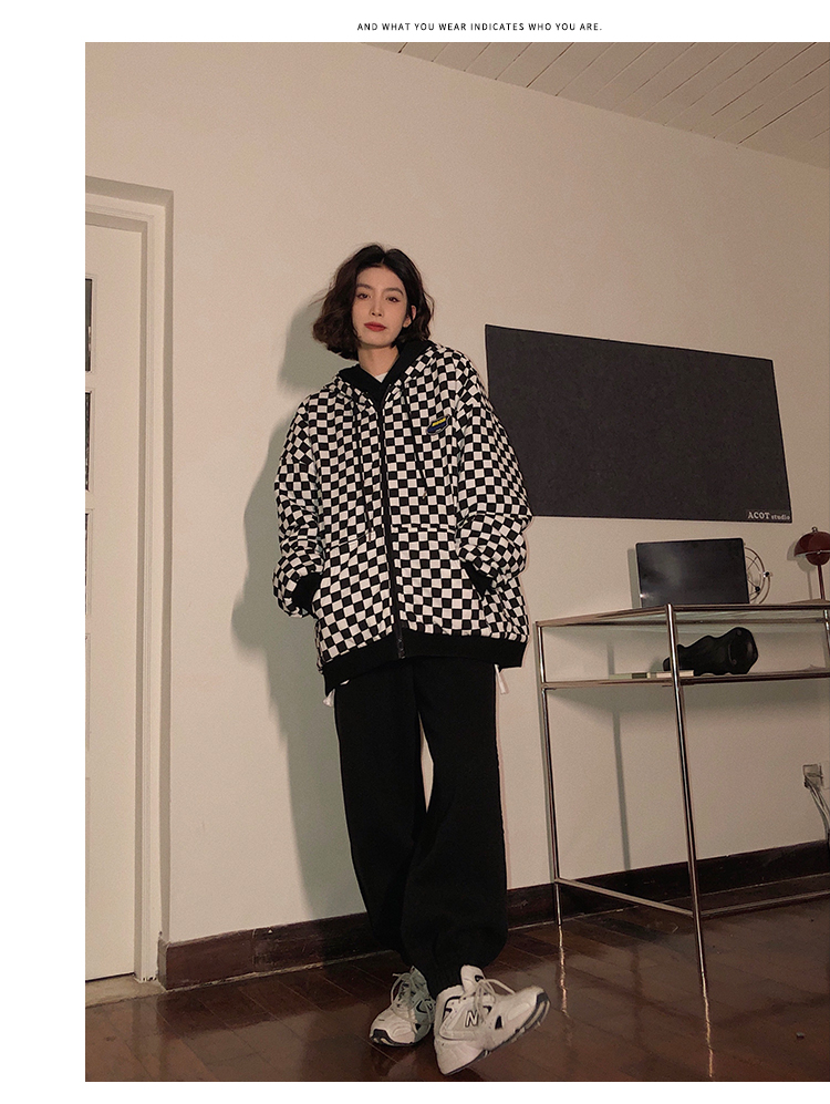 A woman wearing a cardigan with a hood on both sides in a loose pink, niche design with a checkered pattern is particularly stylish pic 19