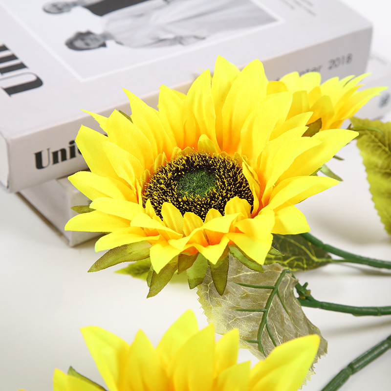 Artificial flowers, single sunflowers, wedding decorations, artificial flowers, European-style home decoration, flower arrangement, sunflowers, exhibition landscaping pic 3