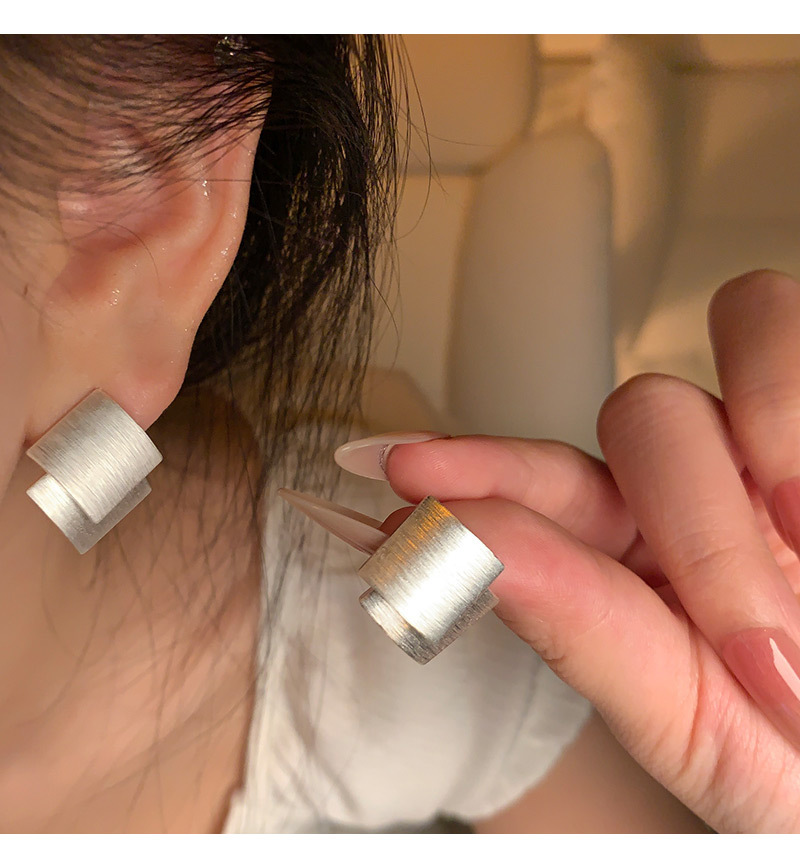 Light luxury and niche design sense, frosted brushed double-layer geometric earrings, simple and versatile for women, elegant stud earrings pic 12