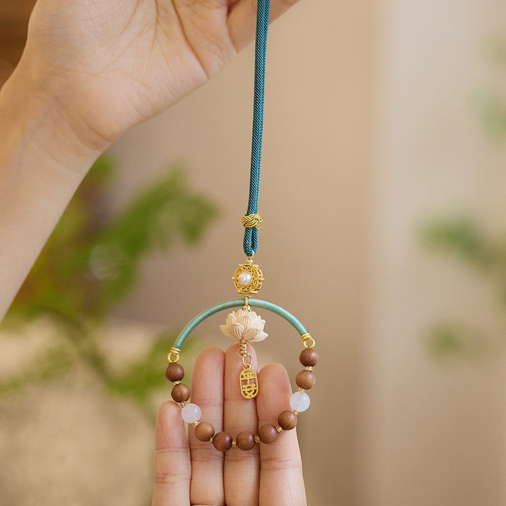 The same style of sandalwood car hangers for temples, Chinese-style car hangers, rearview mirror pendants, and safe car hangers for both men and women pic 15