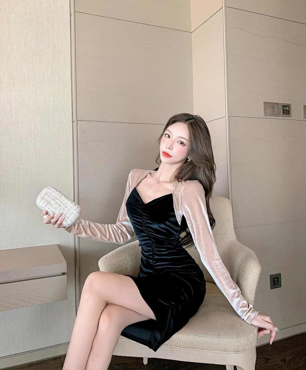 丝绒拼接连衣裙秋冬装新款显瘦名媛气质性感V领褶皱包臀连衣裙潮详情4
