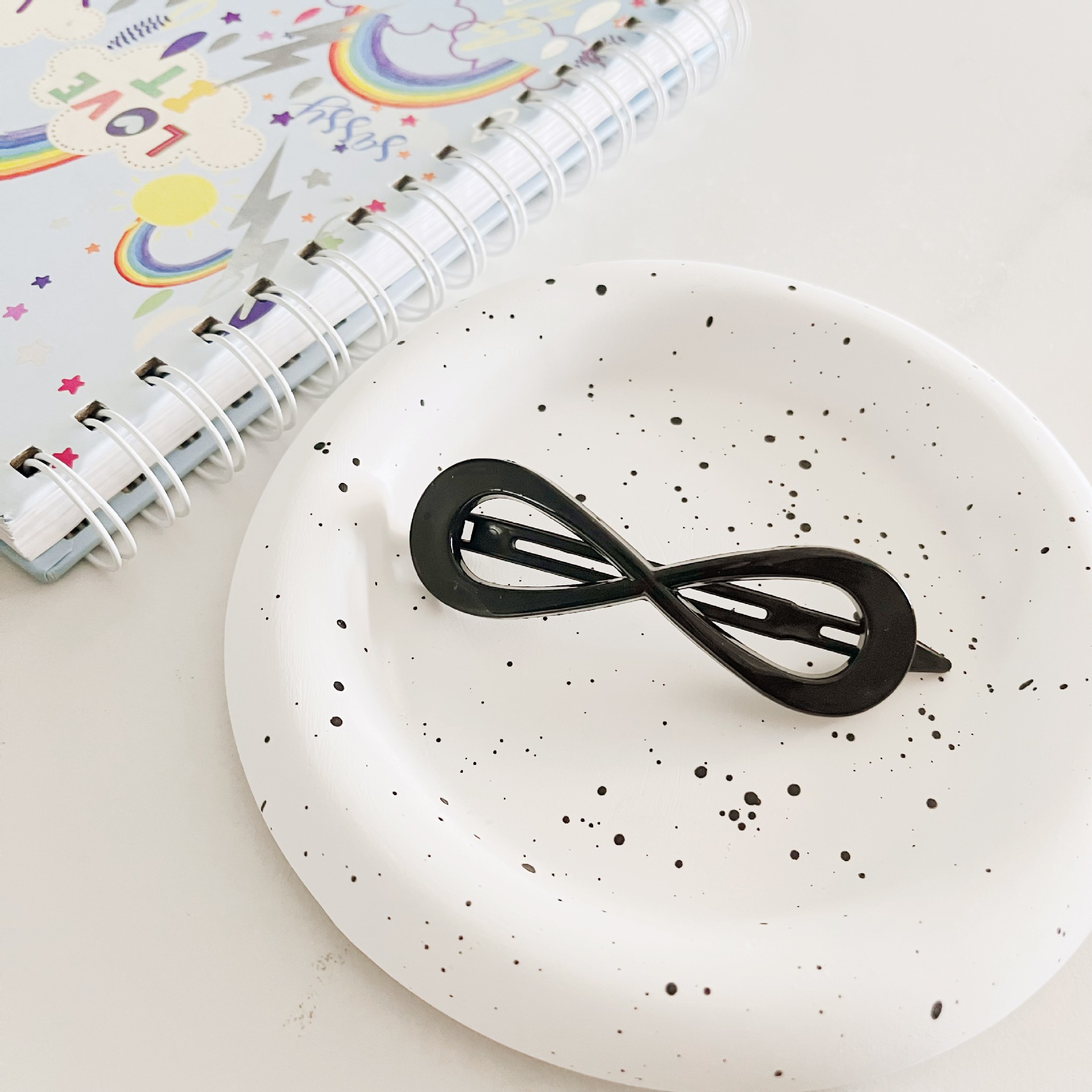 The same style of top clip in Dongdaemun, South Korea, colorful one-piece clip, ins Hyuna frog clip, versatile girl bangs hair clip pic 11