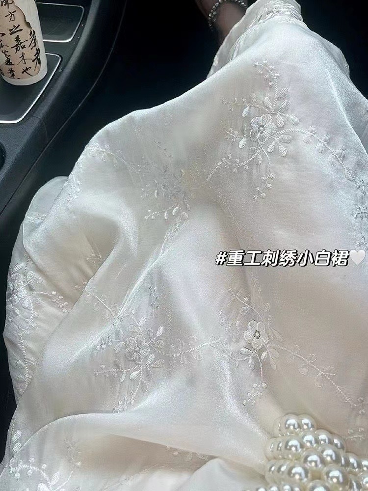 精致设计感新中式重工提花刺绣连衣裙新款温柔风气质小飞袖长裙女详情5