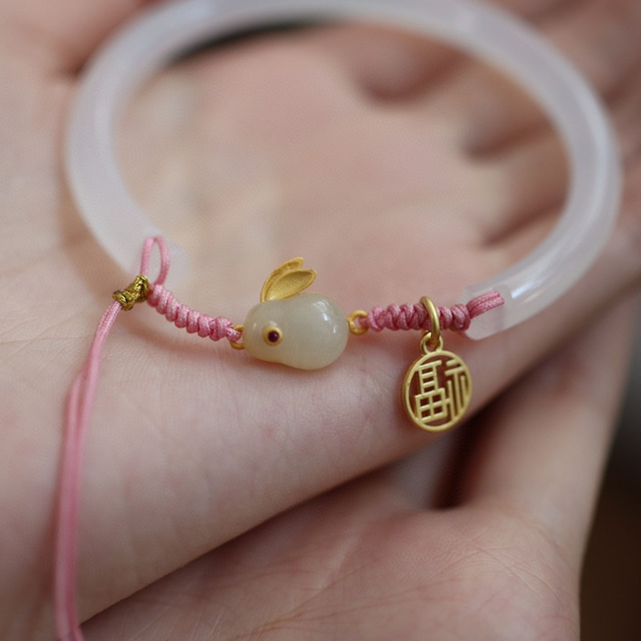 The rabbit of the same style as Douyin fell in love with the bracelet, agate and chalcedony Dingdang bracelet, beauty strip and half bracelet design of the jade rabbit pic 15