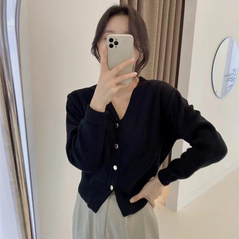 The new Spring and Autumn wool cardigan for women, V-neck knitted sweater coat, loose top, short Korean-style base layer, trendy outerwear pic 7