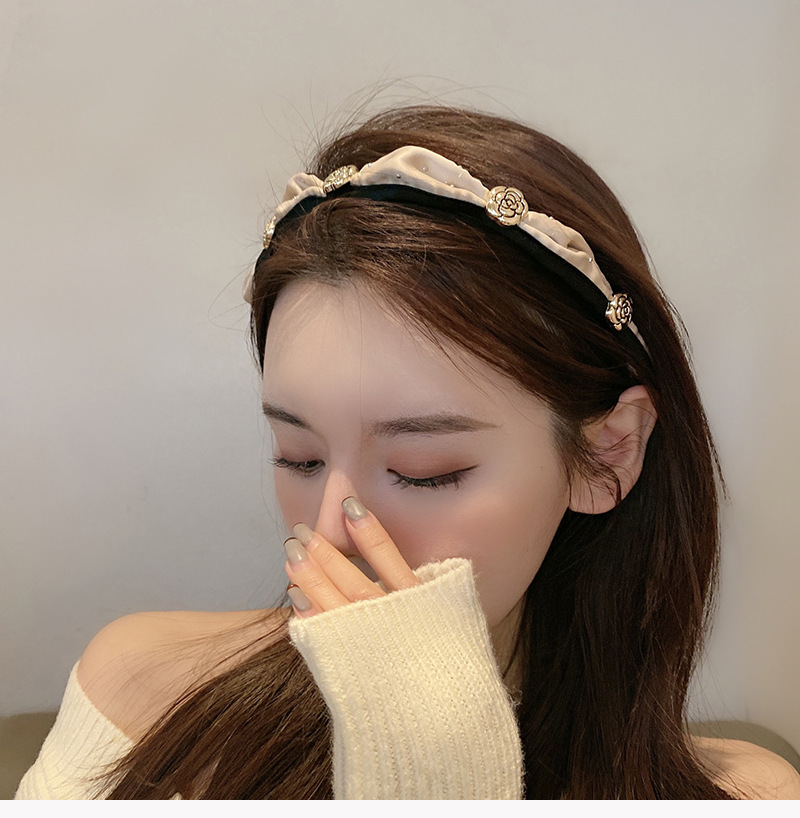 New retro three-dimensional camellia forest-style hair band for women, French Hepburn style, super fairy-like water diamond headband, little Chanel style hair clip pic 6