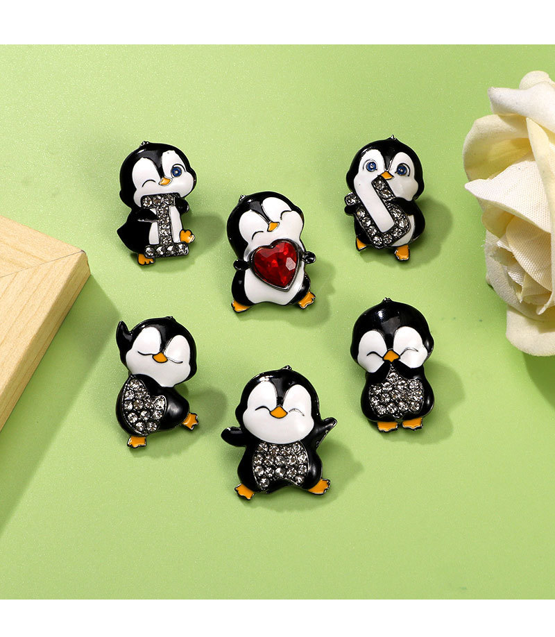 The best-selling diamond-encrusted penguin brooch in foreign trade is super cute and adorable. The cartoon badge pin is a trendy and personalized bag accessory on Instagram pic 4