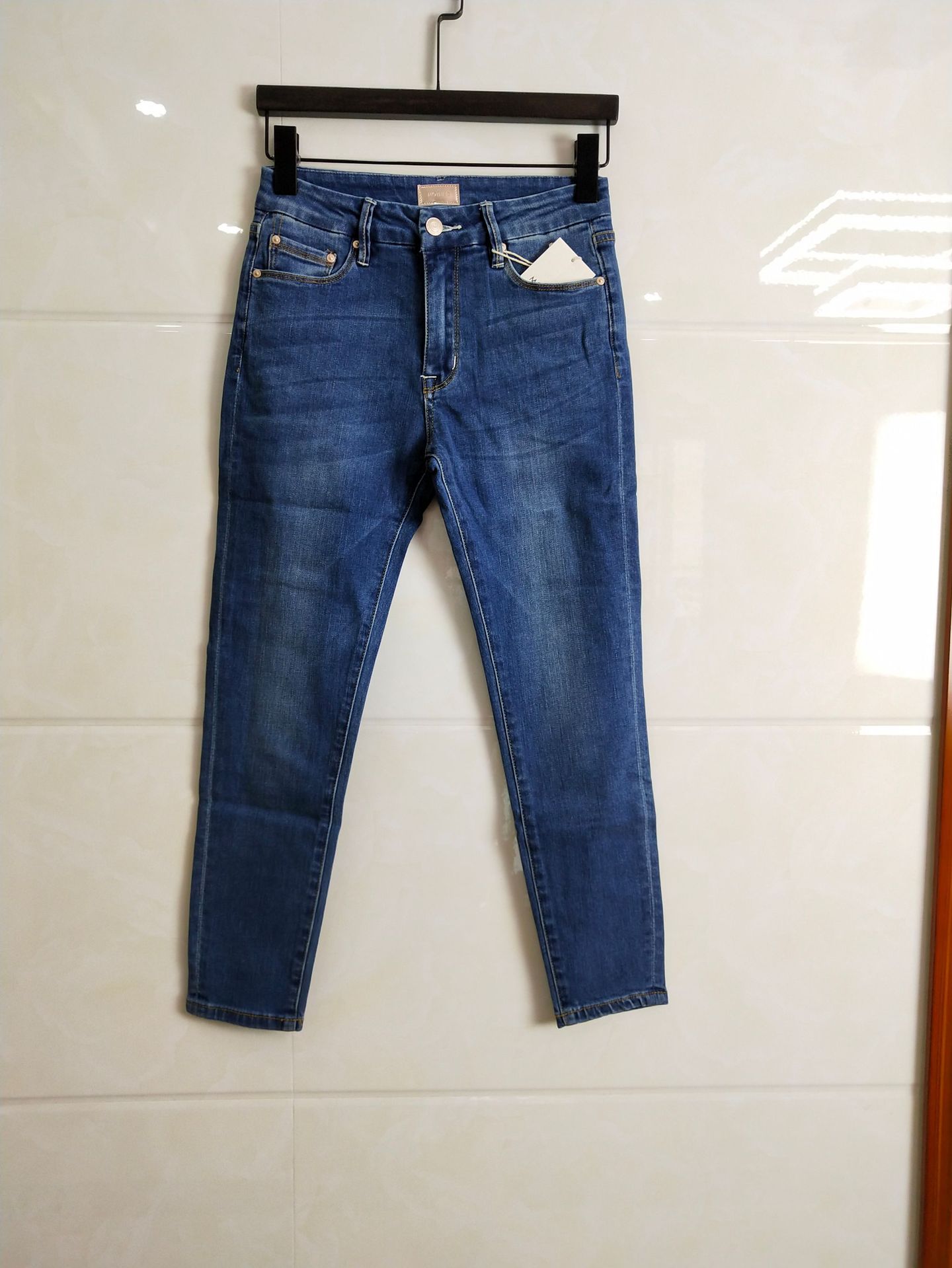 The new Mother high-waisted 9-inch high-elasticity skinny jeans, which are the same style as those worn by European and American bloggers, can lift the buttocks and make you look slimmer. Korean style jeans for women pic 35