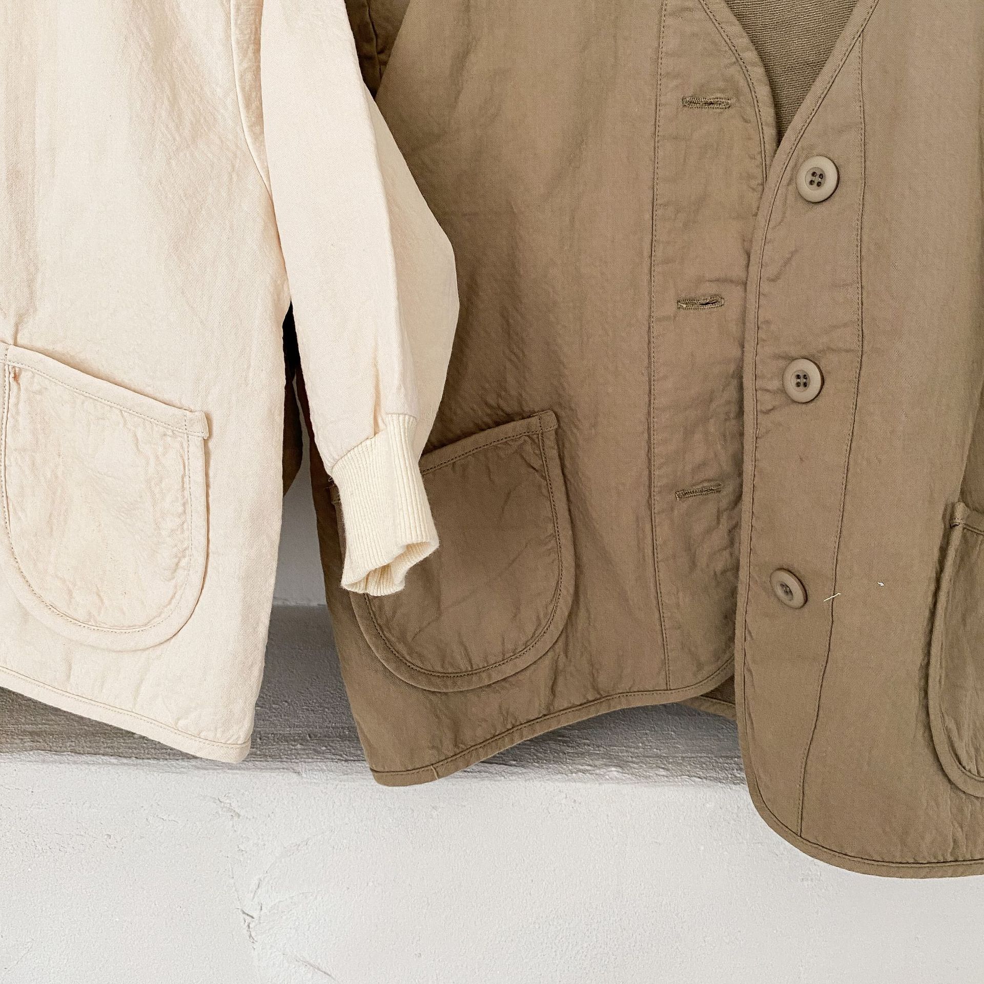 For the Spring and autumn of 2024, solid-color short jackets for children, a literary style for both boys and girls, and a small cardigan with a Japanese style as outerwear are all trendy pic 2