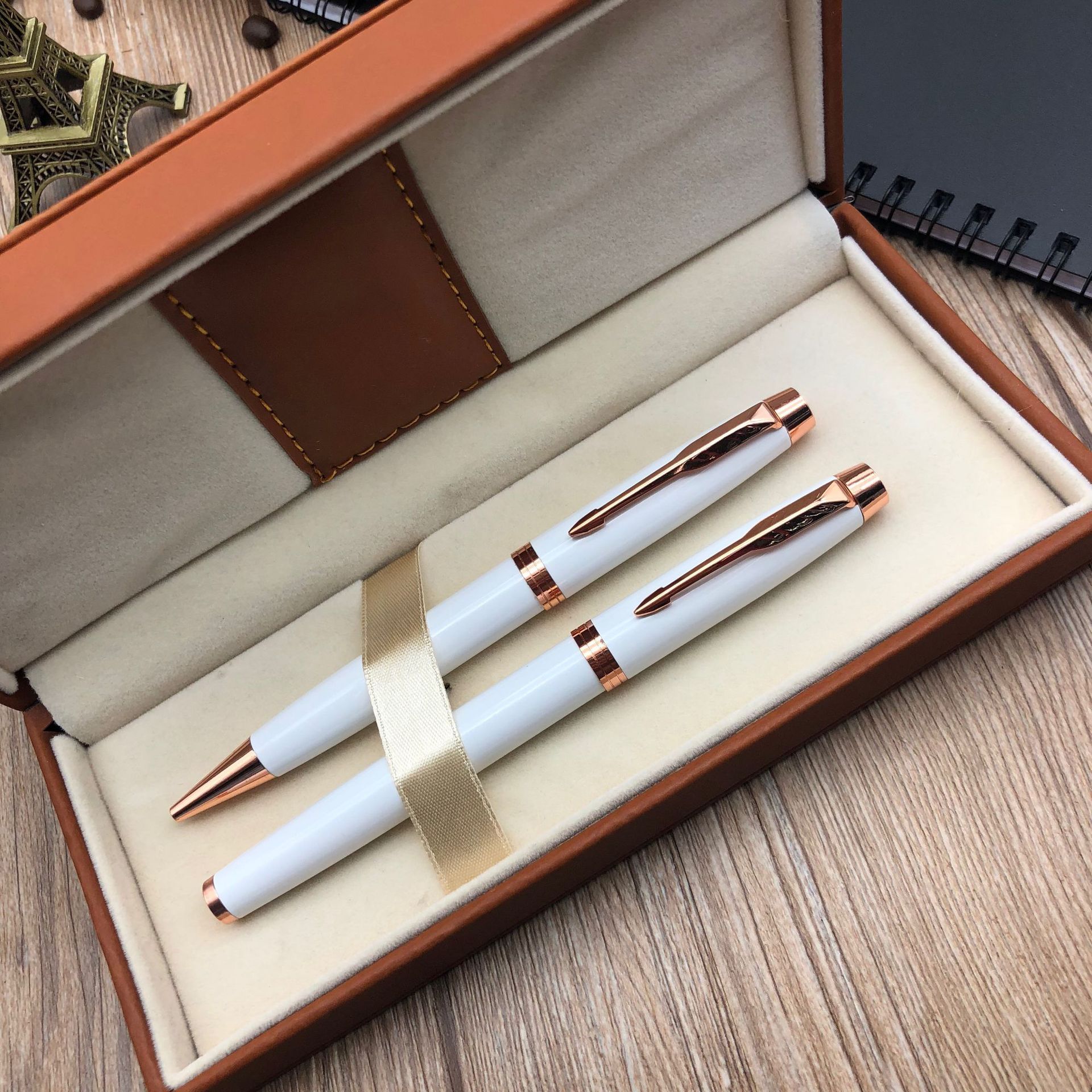 New manufacturer wholesale all-metal ballpoint pens, gift pens, advertising pens can be printed with logos pic 3