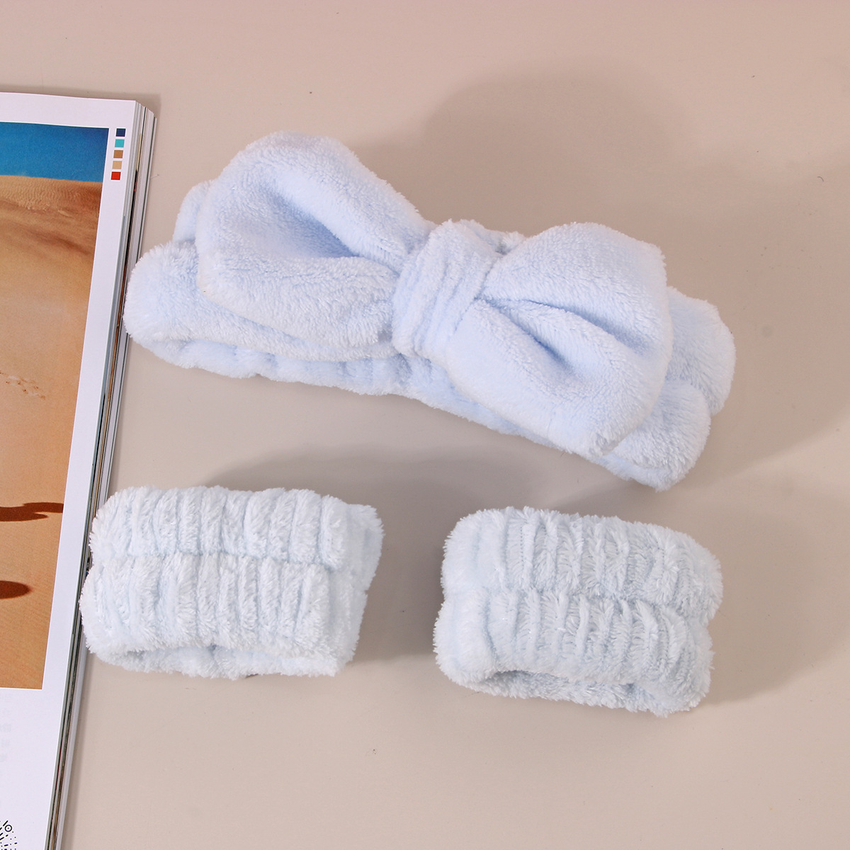 欧美跨境毛绒手腕带洗脸水疗手环Spa护腕吸水吸汗珊瑚绒防水发带详情6