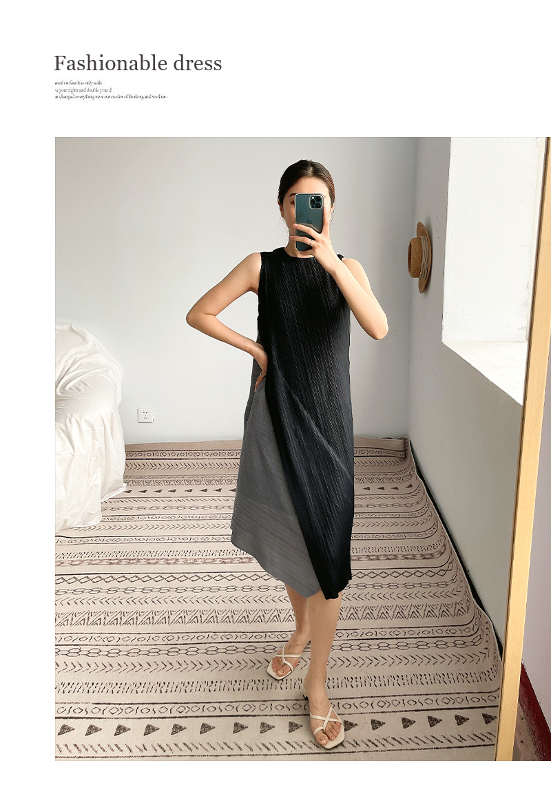 A mid-length sleeveless pleated dress for women, a new summer style by Miyake. This irregularly pieced A-line base dress is stylish pic 36