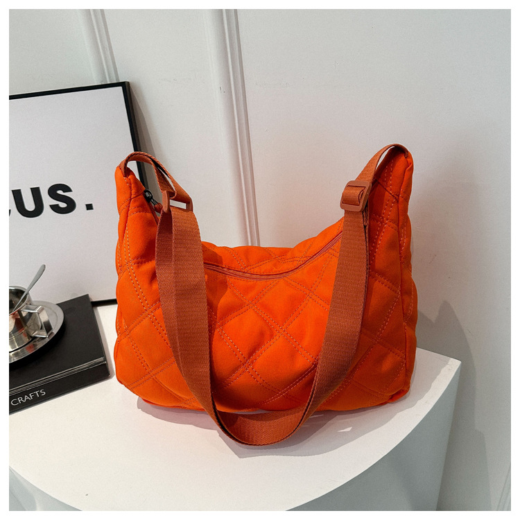 菱格绣线潮小众饺子包女2020新款仙女百搭腋下包时尚纯色单肩小包详情23