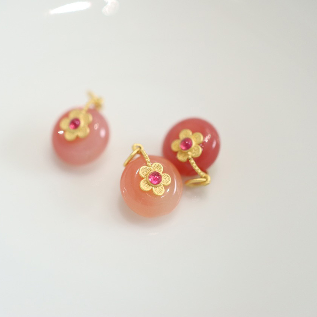 New natural salt source agate jewelry accessory, pink peace pendant set with S925 silver gold-plated small flower non-red accessory pic 3