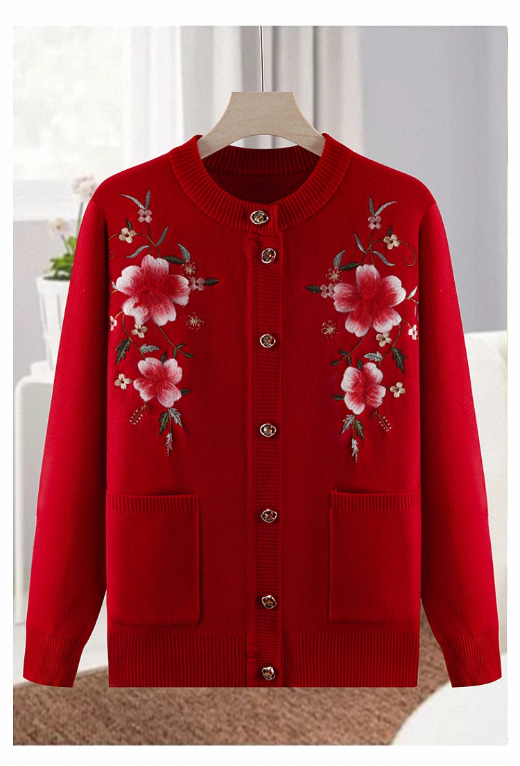 Warm tops for middle-aged and elderly people in autumn and winter: sweaters for grandmothers with fleece, cardigans for mothers, winter coats, and base coats for the elderly pic 13