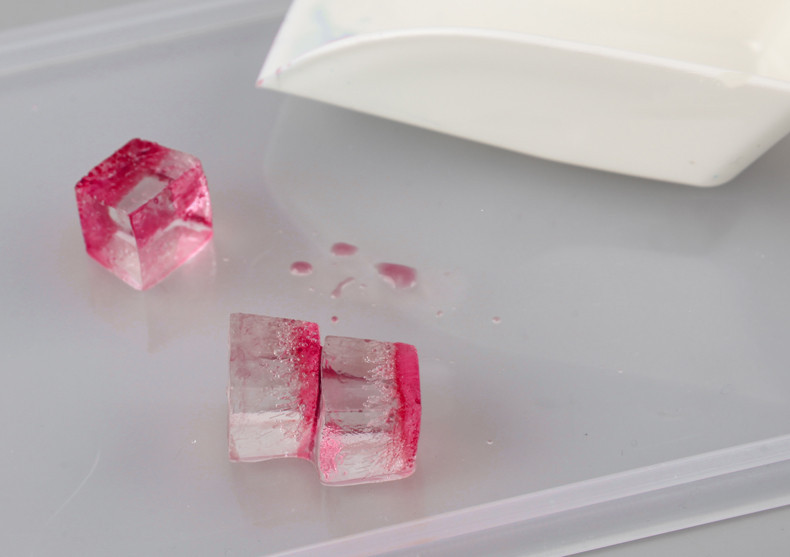 简约创意冰格家庭自制冰盒冰铲冰块盒冰格98格带盖带底带铲冰格详情13