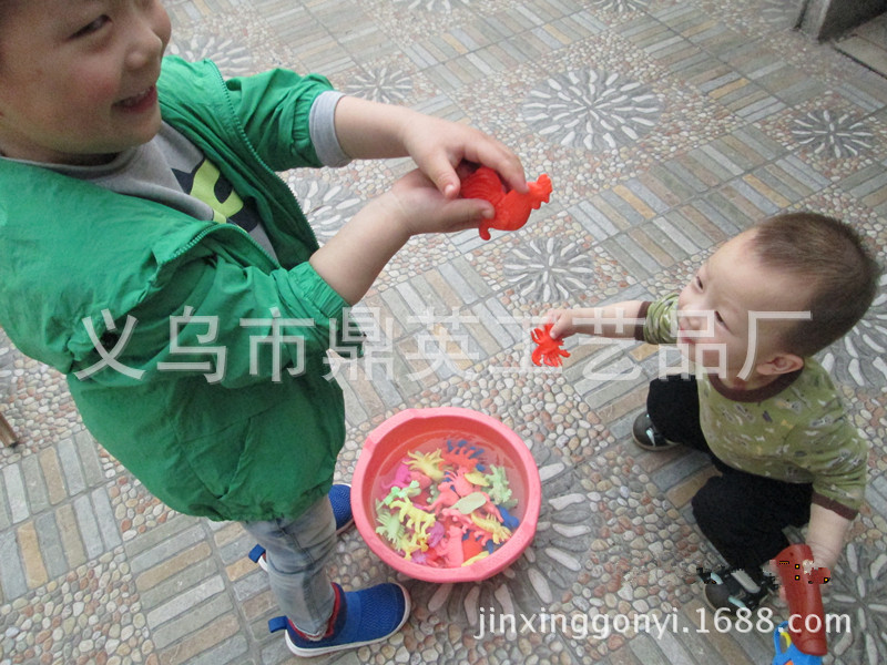 鼎浩 2025新款泡水膨胀变大戏水玩具动漫恐龙动物水精灵海洋宝宝批发 1kg/包 适合DIY 实体门店 夜市地摊玩具减压详情23