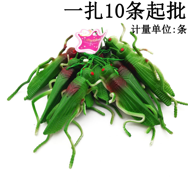 B1545 simulated grasshopper street stall intimidation and prank toys are available for wholesale at 2-yuan stores in Yiwu pic 1