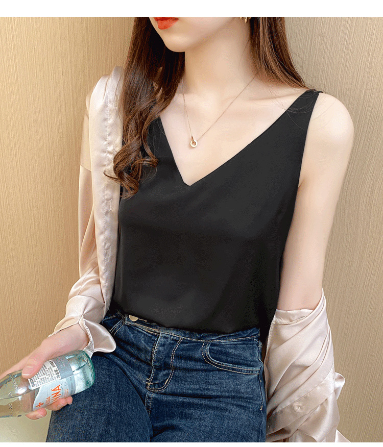 Jialqi, a popular female summer V-neck dress with a halter top, wears a suit over it and a silk satin slim-fitting base layer inside pic 37