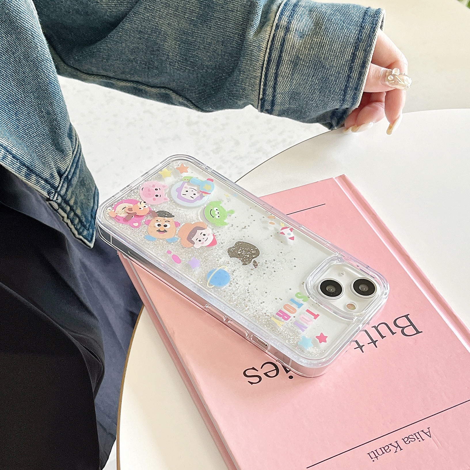 The popular cartoon is cute and fun, suitable for iPhone14pro max and iPhone 15. The phone case is 13/12 transparent with flowing sand pic 13