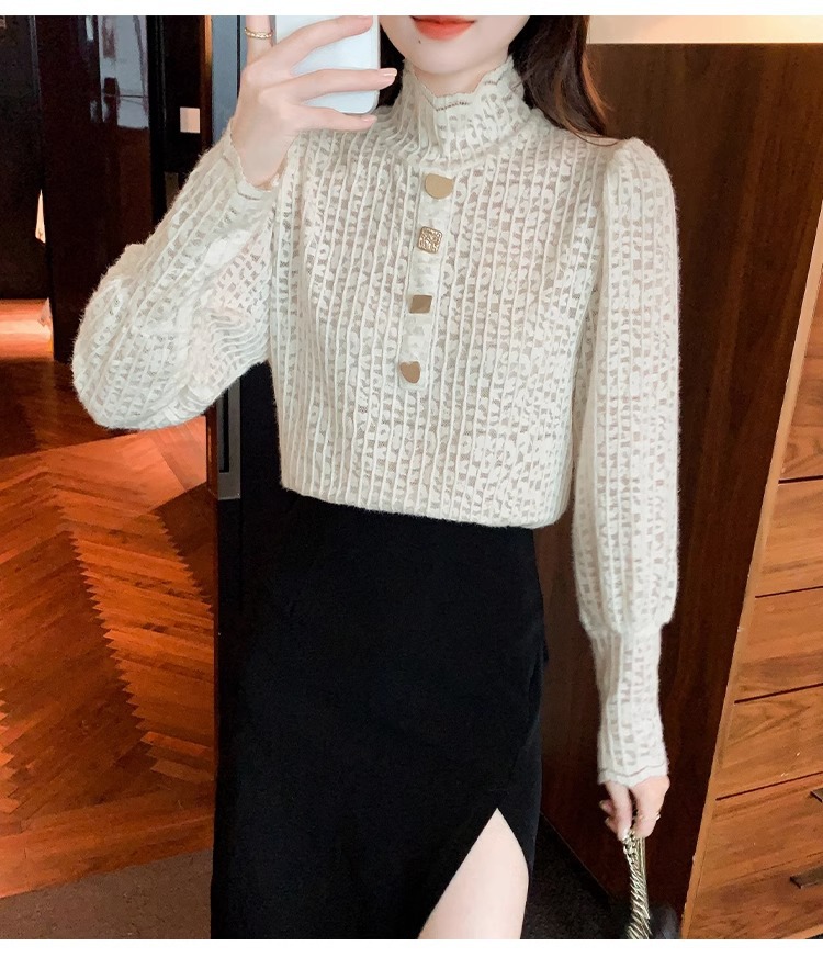 For the 2022 autumn and winter collection, women can wear a small stand-up collar with an elastic and form-fitting lace base layer and a thick fleece top pic 14